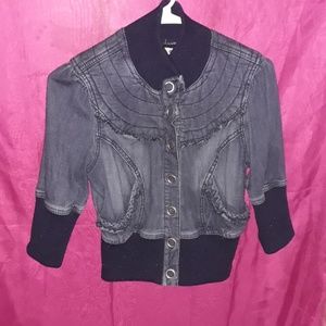 Blue mid-sleeve jean jacket